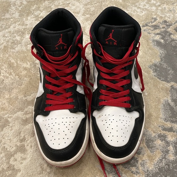 Nike Air Jordan 1 Mid Shoes Gym Red Black Toe White Men's Size 10.5 - Picture 4 of 11